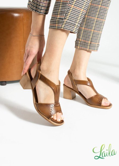 فيوليت صندل كعب