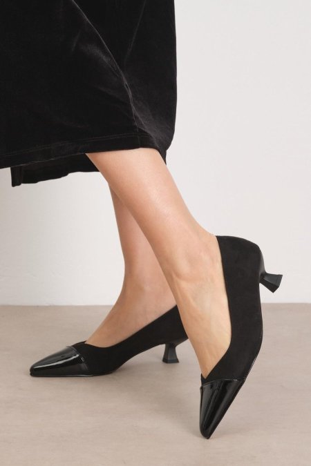 Elenor Black Low Heel Shoes 🖤