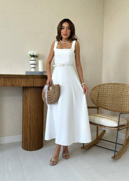 فستان أبيض بحزام أنيق
