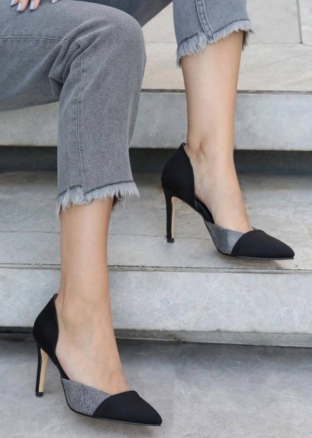 حذاء كعب عالي